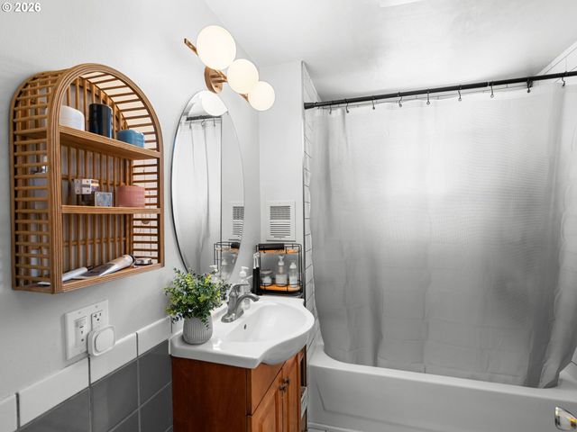 12045 Se TIBBETTS St, Portland, OR 97266
