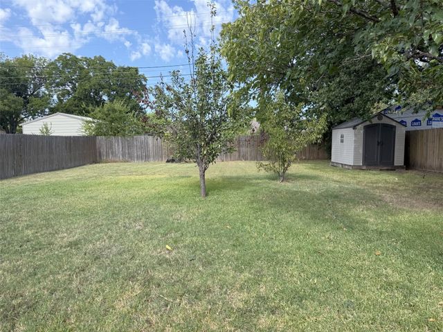 101 Kathryn Drive, Sanger, TX 76266