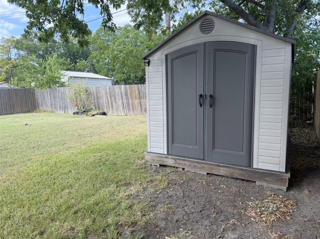 101 Kathryn Drive, Sanger, TX 76266