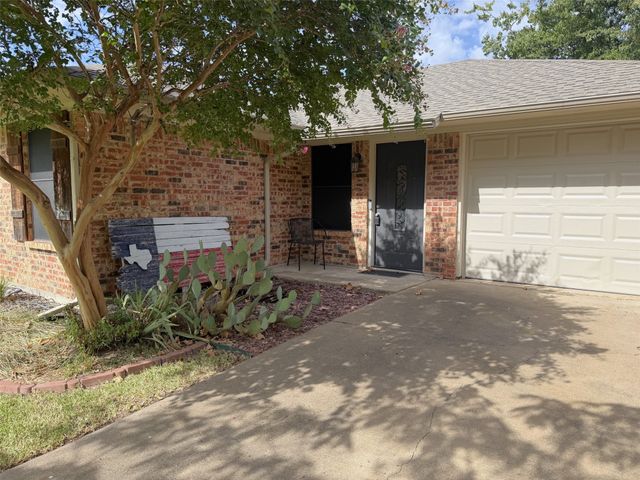 101 Kathryn Drive, Sanger, TX 76266