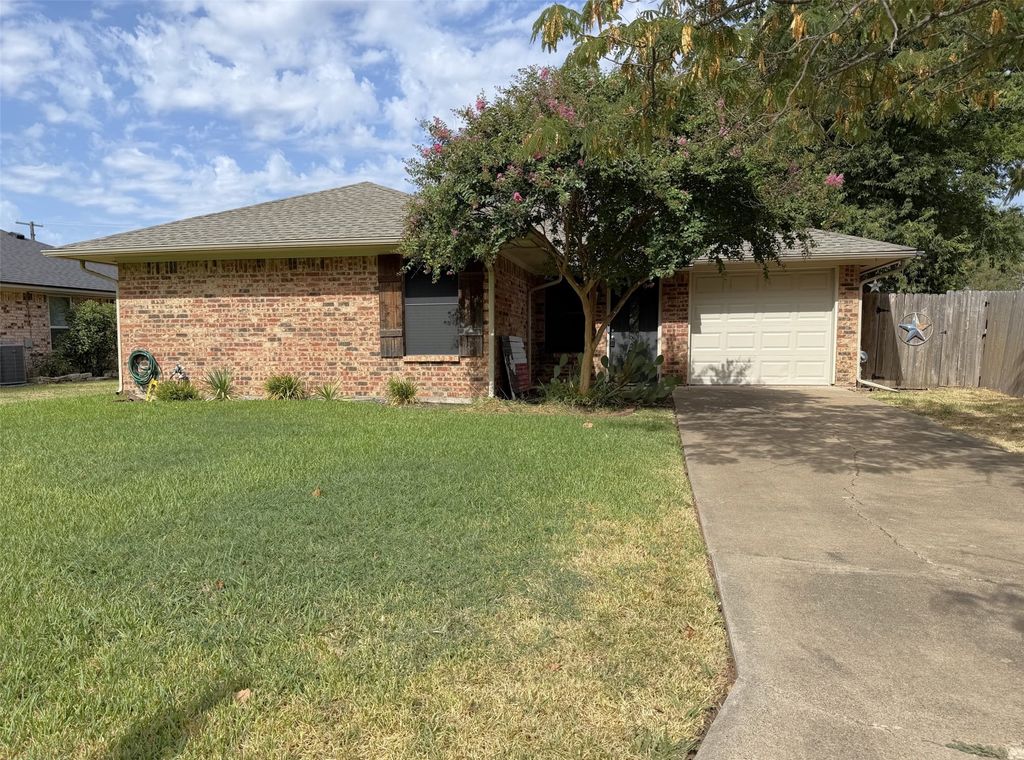 101 Kathryn Drive, Sanger, TX 76266