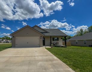 702 Gleason Dr, Clarksville, TN 37042