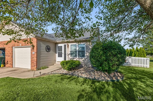 10929 Kentfield Drive, Lebanon, IL 62254