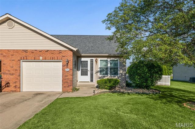 10929 Kentfield Drive, Lebanon, IL 62254