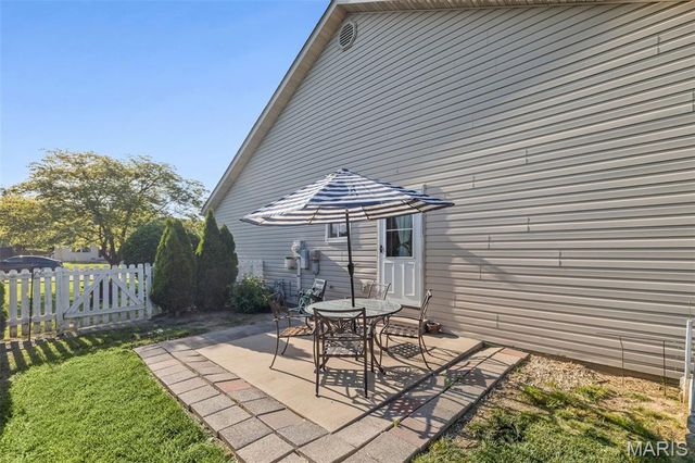 10929 Kentfield Drive, Lebanon, IL 62254