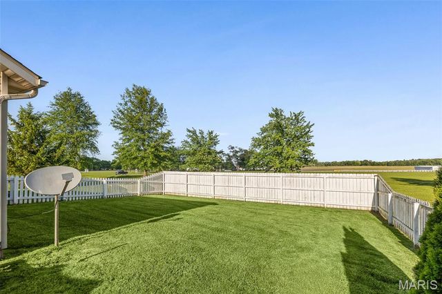 10929 Kentfield Drive, Lebanon, IL 62254