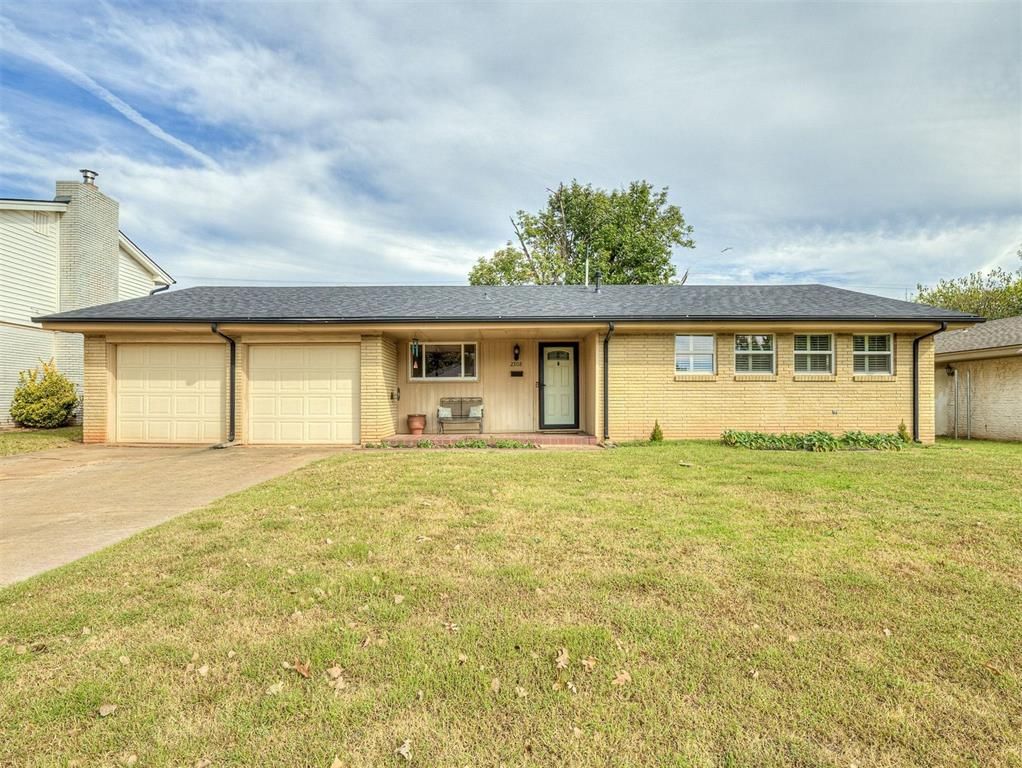 2308 Ridgewood Drive, Moore, OK 73160