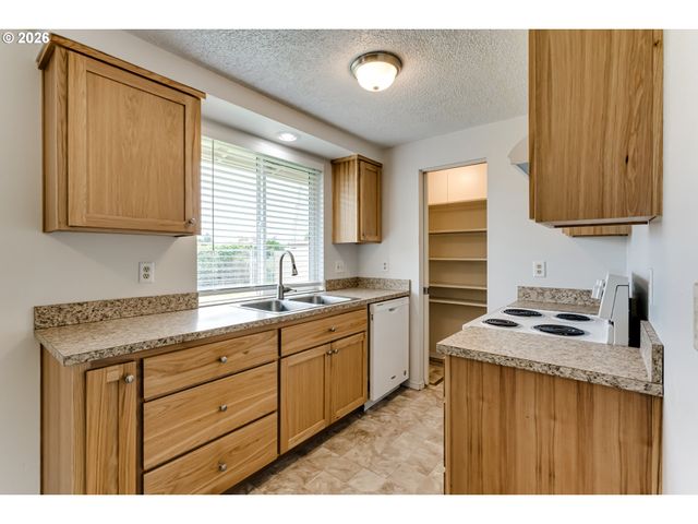 1104 56TH St, Springfield, OR 97478