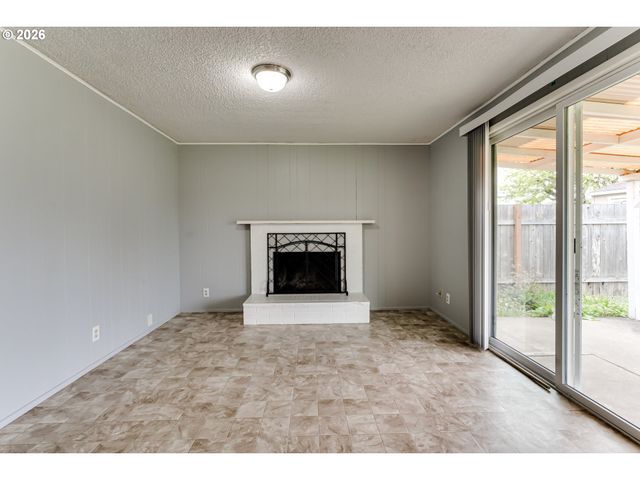 1104 56TH St, Springfield, OR 97478