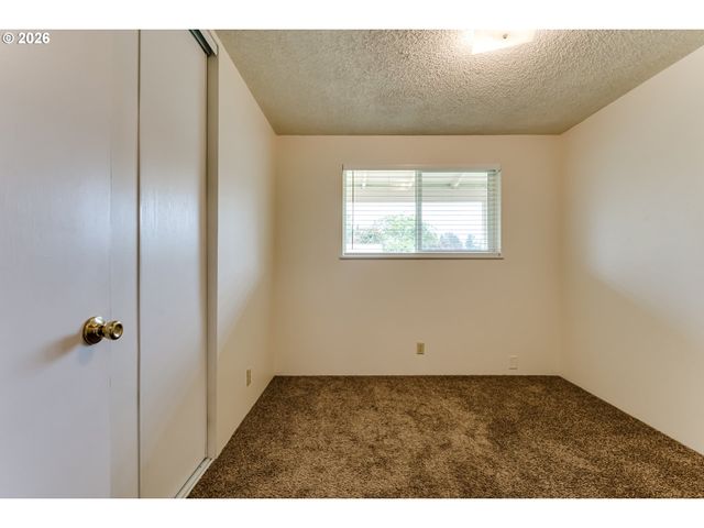 1104 56TH St, Springfield, OR 97478