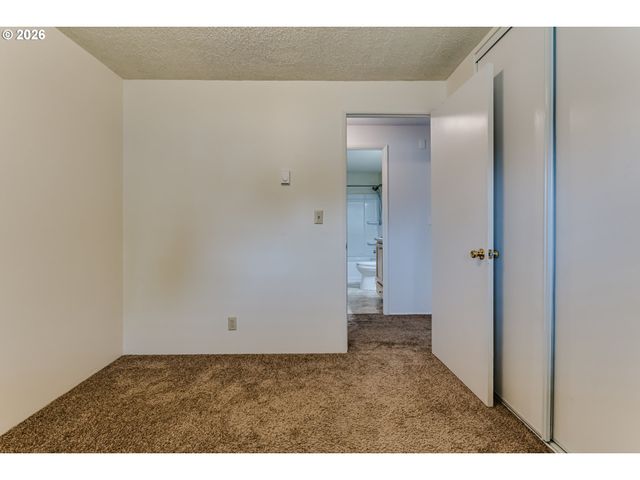 1104 56TH St, Springfield, OR 97478