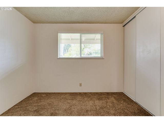 1104 56TH St, Springfield, OR 97478