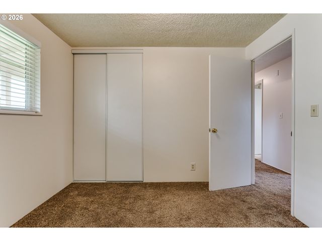 1104 56TH St, Springfield, OR 97478