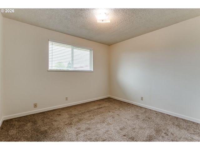 1104 56TH St, Springfield, OR 97478