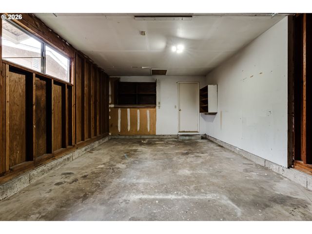 1104 56TH St, Springfield, OR 97478