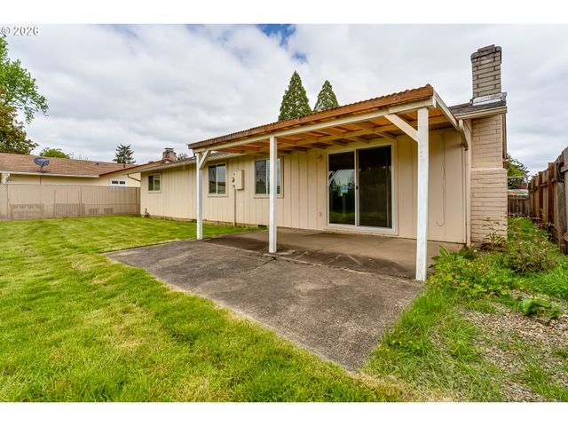 1104 56TH St, Springfield, OR 97478