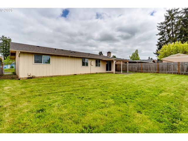1104 56TH St, Springfield, OR 97478