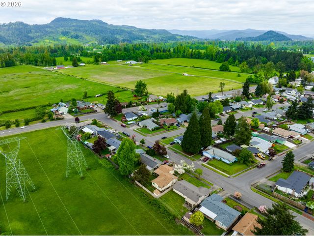 1104 56TH St, Springfield, OR 97478