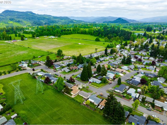 1104 56TH St, Springfield, OR 97478