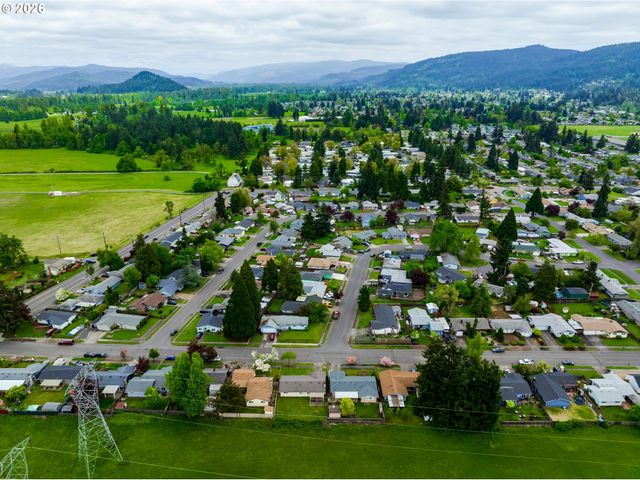 1104 56TH St, Springfield, OR 97478