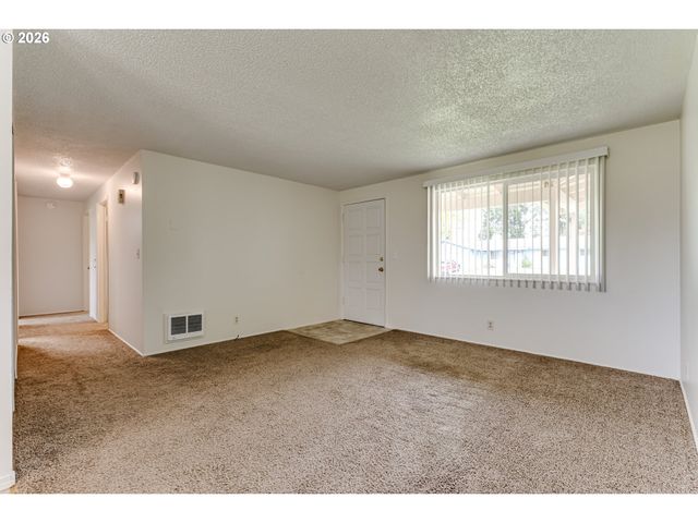 1104 56TH St, Springfield, OR 97478