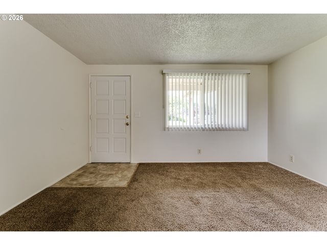 1104 56TH St, Springfield, OR 97478