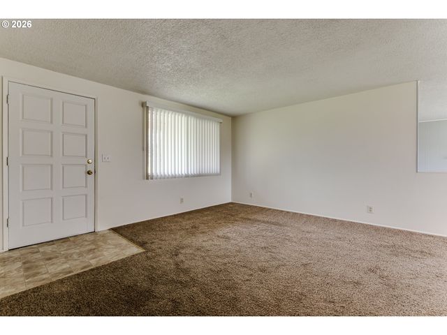 1104 56TH St, Springfield, OR 97478