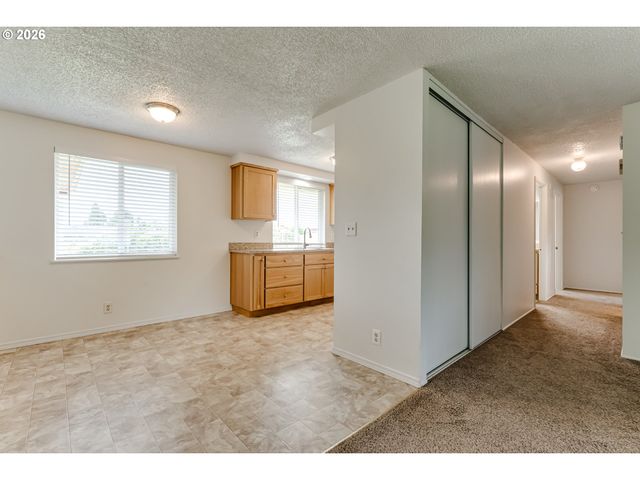 1104 56TH St, Springfield, OR 97478