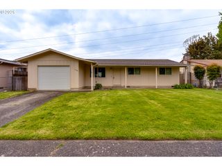 1104 56TH St, Springfield, OR 97478