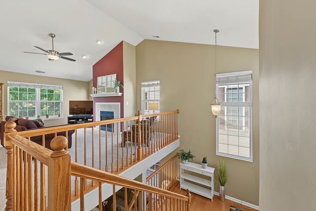 2410 Georgetown Circle, Aurora, IL 60503