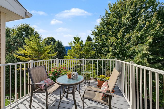 2410 Georgetown Circle, Aurora, IL 60503