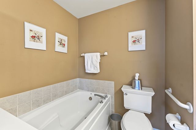 2410 Georgetown Circle, Aurora, IL 60503