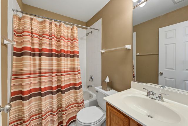 2410 Georgetown Circle, Aurora, IL 60503