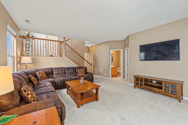 2410 Georgetown Circle, Aurora, IL 60503