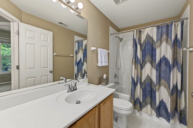 2410 Georgetown Circle, Aurora, IL 60503