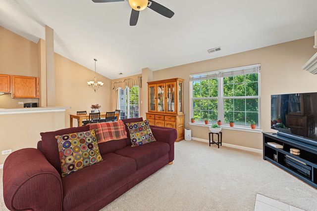 2410 Georgetown Circle, Aurora, IL 60503