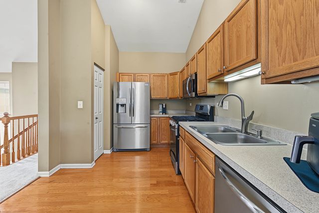 2410 Georgetown Circle, Aurora, IL 60503