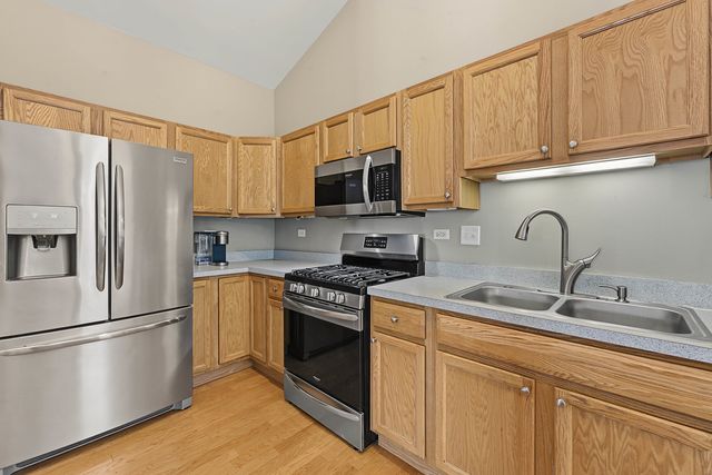 2410 Georgetown Circle, Aurora, IL 60503