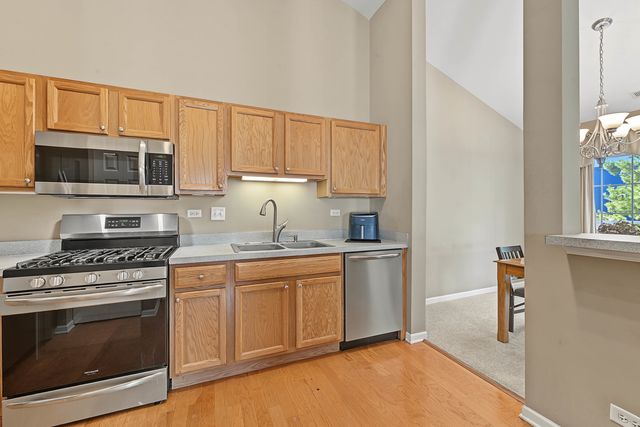 2410 Georgetown Circle, Aurora, IL 60503