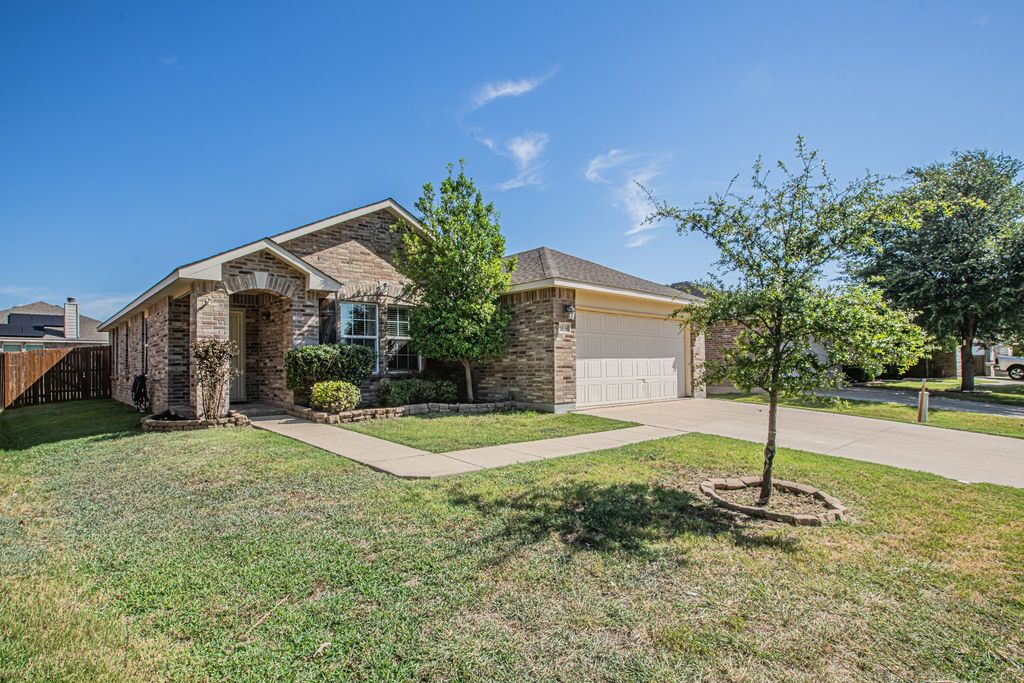 5804 Mirror Ridge Drive, Fort Worth, TX 76179