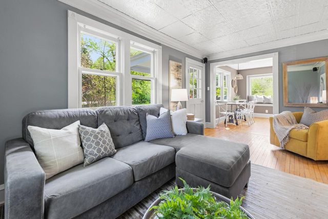 5605 Pine LANE, Mequon, WI 53092