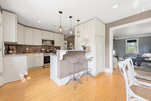 5605 Pine LANE, Mequon, WI 53092