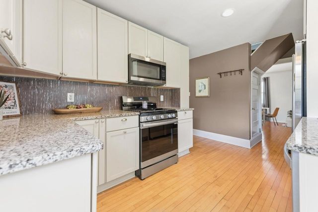 5605 Pine LANE, Mequon, WI 53092