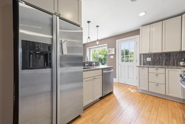 5605 Pine LANE, Mequon, WI 53092