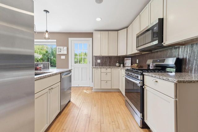 5605 Pine LANE, Mequon, WI 53092