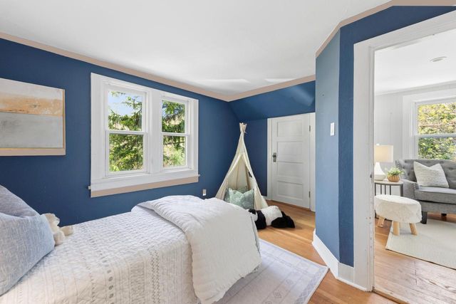 5605 Pine LANE, Mequon, WI 53092