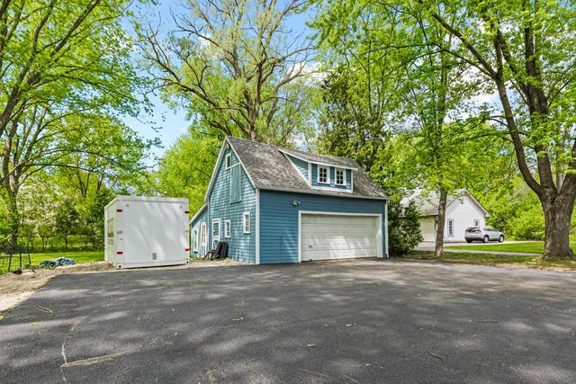 5605 Pine LANE, Mequon, WI 53092