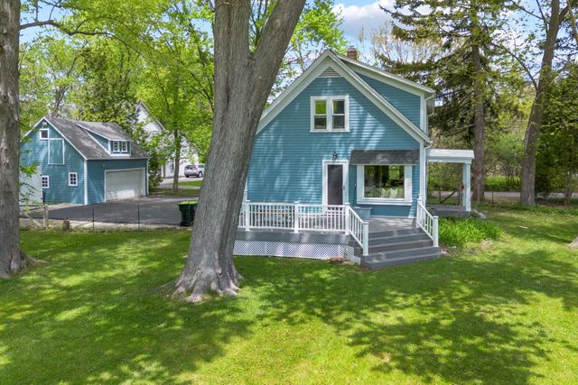 5605 Pine LANE, Mequon, WI 53092