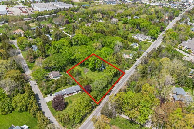5605 Pine LANE, Mequon, WI 53092