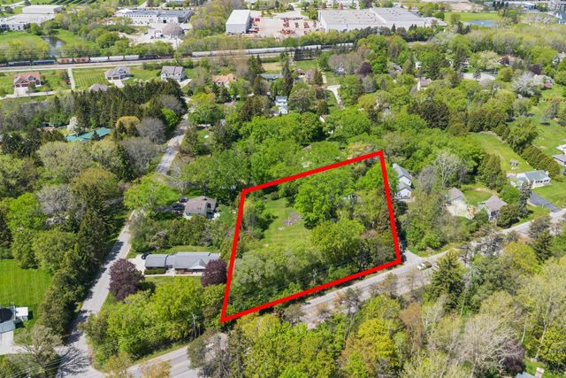 5605 Pine LANE, Mequon, WI 53092